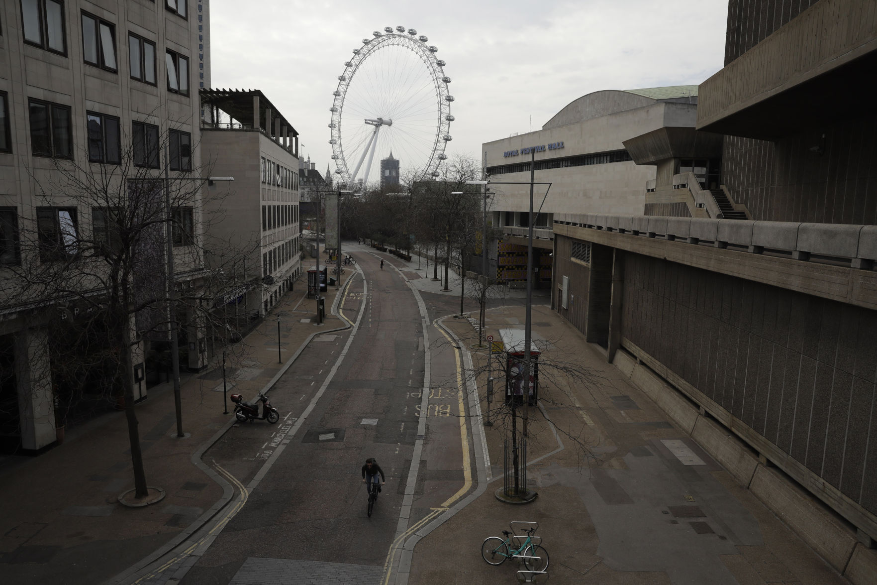 APTOPIX Virus Outbreak Britain